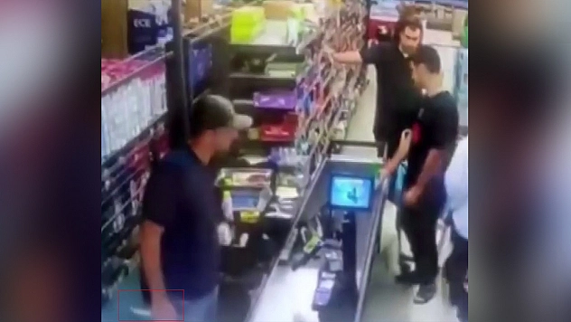 Elindeki bıçakla marketi soyup kayıplara karıştı