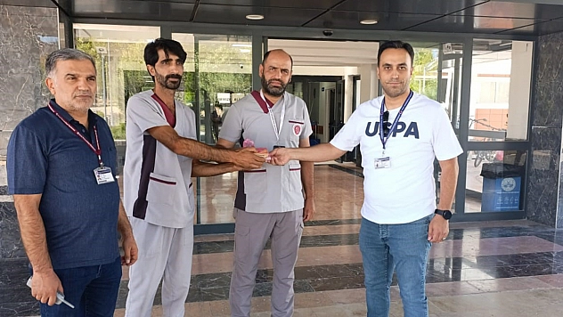 Elazığ'da örnek davranış: Para dolu çantayı sahibine teslim etti