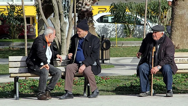 Emeklilerin gözü Ocak ayında: Maaşlarda 4 farklı zam tahmini