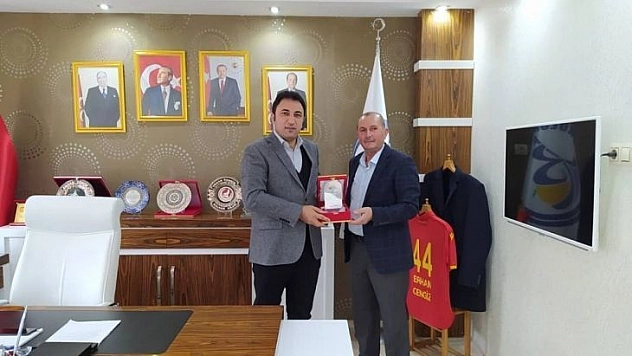 Emekliye ayrılanlara plaketli teşekkür