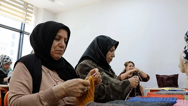 Engelsiz Yaşam Merkezi'nde örgü kursu düzenleniyor