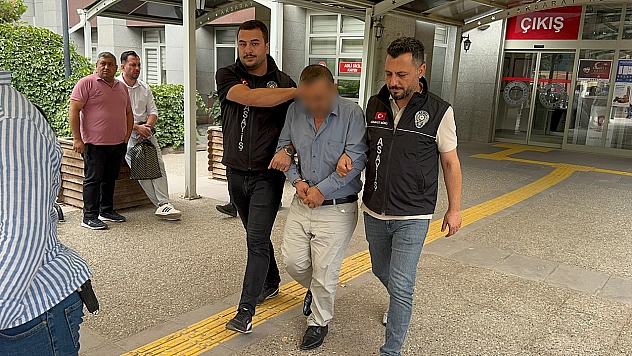 Eşini 5 yerinden bıçaklayarak öldürdü