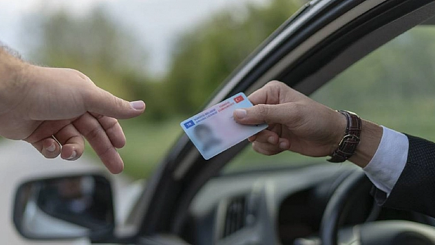 Eski tip ehliyetler geçerliliğini kaybediyor