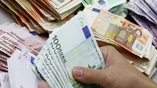 Euro Haftaya Rekorla Başladı