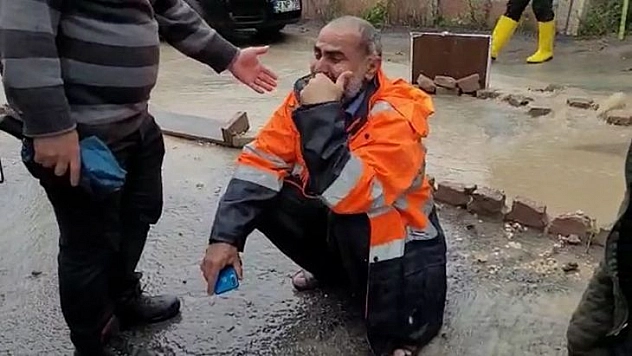 Evini Su Basan Adam Hüngür Hüngür Ağladı