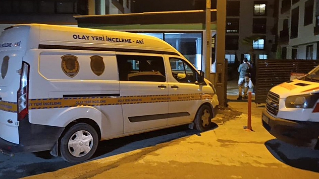 Evlat dehşeti! Anne ve babasını öldürüp intihar etti