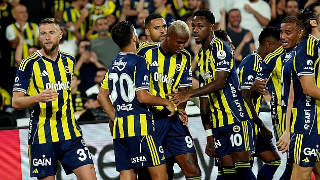 Fenerbahçe'de 2 yıldız kadro dışı kaldı