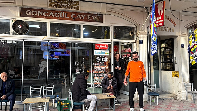 Fenerbahçe–Galatasaray derbisi Elazığ'da çay ocaklarını doldurdu