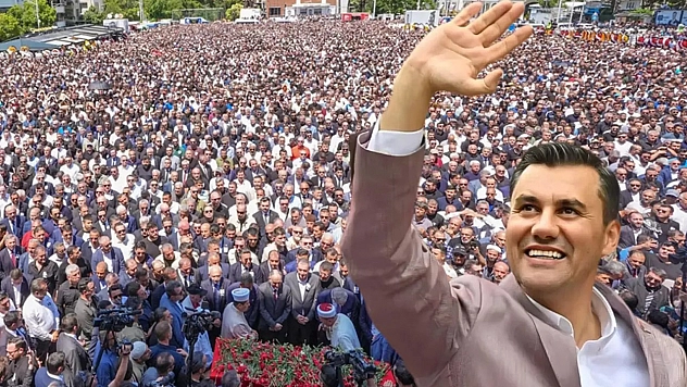 Ferdi Zeyrek'in cenazesinde insan seli! Binlerce kişi akın etti