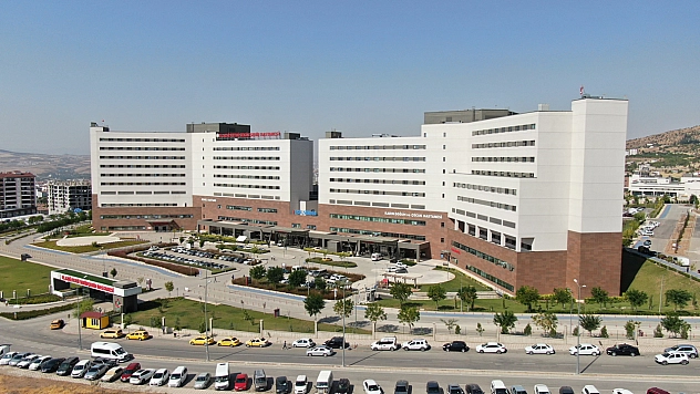 Fethi Sekin Şehir Hastanesi'nde Bir İlk Daha