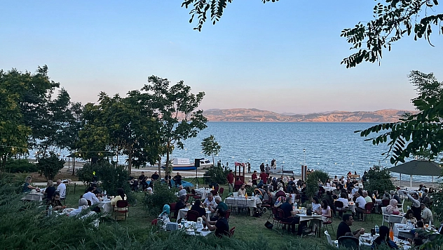 Fırat Üniversitesi Hazar Gölü'nde Turizm ve kültüre katkı sunmaya devam ediyor