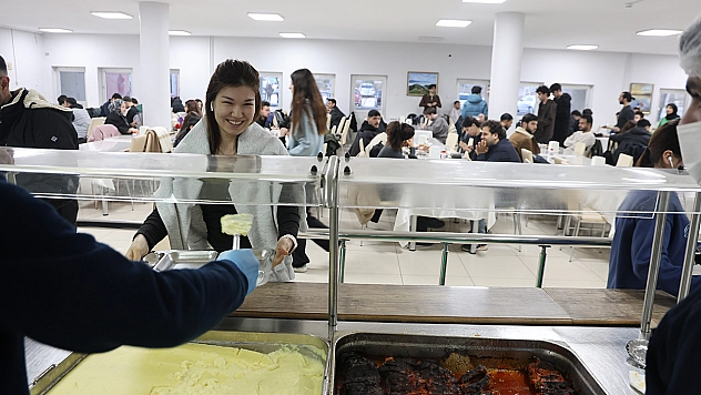 Fırat Üniversitesi'nde öğrenciler Ramazan ayında anne yemekleriyle iftarını açıyor