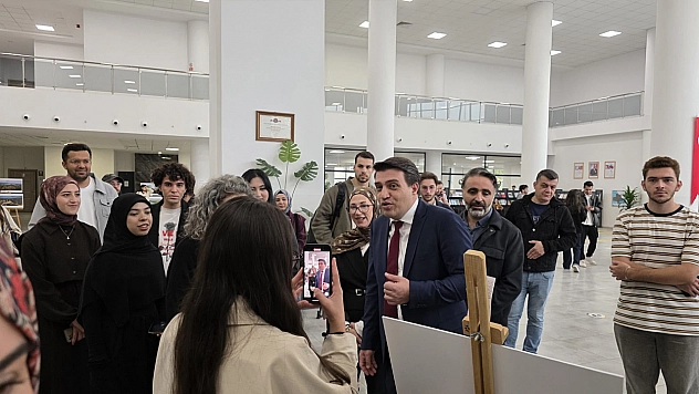 Fırat Üniversitesi'nde 'perdenin ötesinde' sergisi kapılarını açtı