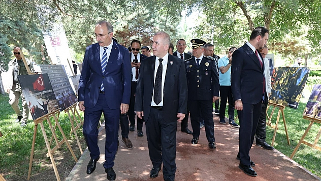 Fırat Üniversitesinde '15 Temmuz Temalı Resim, Fotoğraf Sergisi ve Şehitlik Yolu' açıldı