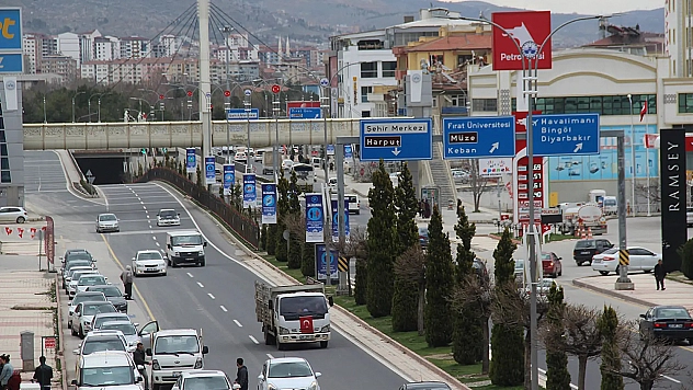Fiyatlar uçtu: Otomobil sahibi olmak hayal oldu!
