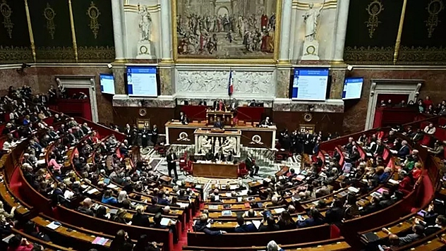 Fransa'da hükümet düştü!