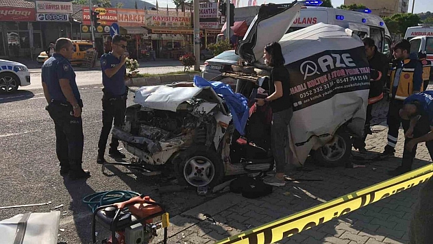 Freni patlayan tır kırmızı ışıkta bekleyen araçların arasına daldı