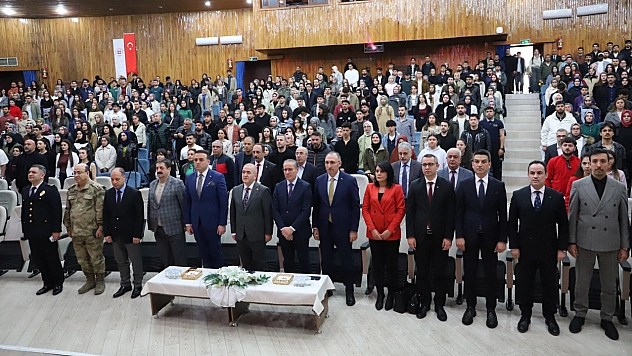 FÜ'de yasa dışı faaliyetlere karşı konferans