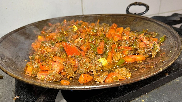 Gastronomi kenti Elazığ'da iftar menüsünün vazgeçilmezi saç tava oldu