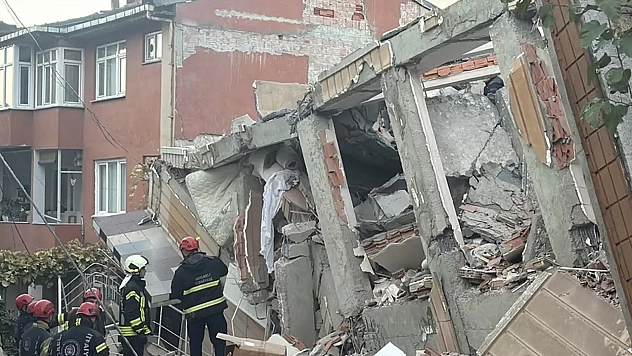 Gebze'de çöken binanın etrafındaki 8 bina tahliye edildi