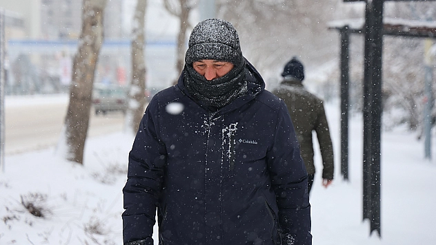Gece başlayan kar yağışı Elazığ'ı beyaza bürüdü