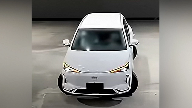 Geely'den devrim niteliğinde teknoloji: Araçlar 90 derece dönebilecek