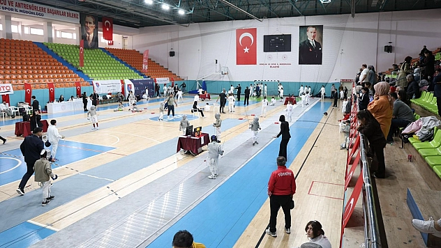Genç eskrimciler Elazığ'da buluştu