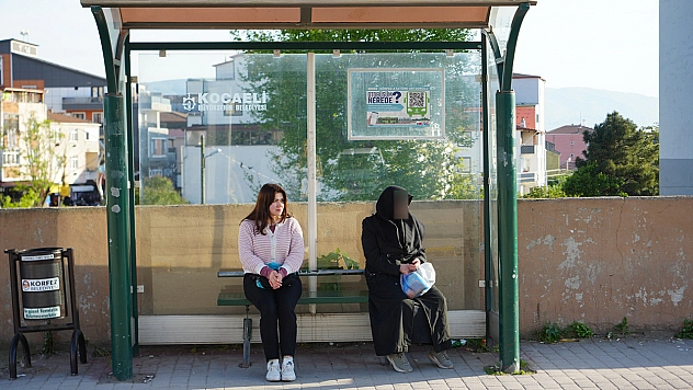 Genç kadın durakta tacizciyi saniye saniye kaydetti: 'Ben hovardayım, hovarda'