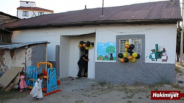 Gençlerden alkışlanacak hareket, 3 çocuk annesine ev sürprizi