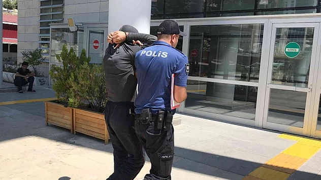 Girdikleri iş yerinde suçüstü yakalanan 2 hırsızlık şüphelisi tutuklandı