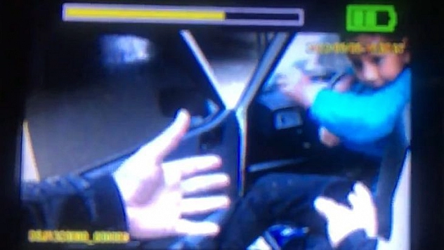 Göle Dönen Alt Geçitte Mahsur Kalan Çocuk Polis Tarafından Kurtarıldı