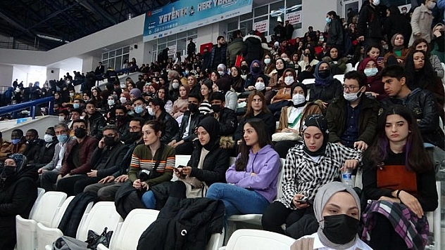 Güneydoğu Kariyer Fuarı'na Binlerce Öğrenci Akın Etti