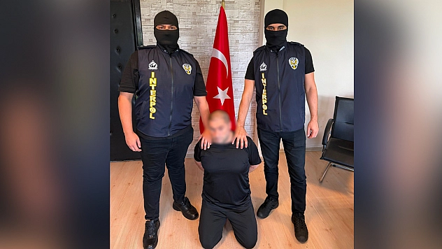 Gürcistan'da yakalanan 2 organize suç örgütü elebaşı Türkiye'ye iade edildi