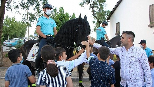 Harput'ta atlı jandarma timlerine yoğun ilgi
