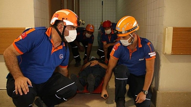 Hastanede gerçeği aratmayan yangın ve deprem tatbikatı