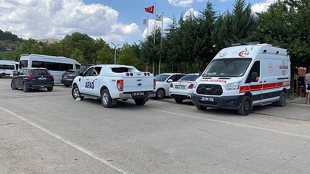 Hazar Gölü'nde faciadan dönüldü: Gezi teknesi battı, 7 kişi son anda kurtarıldı