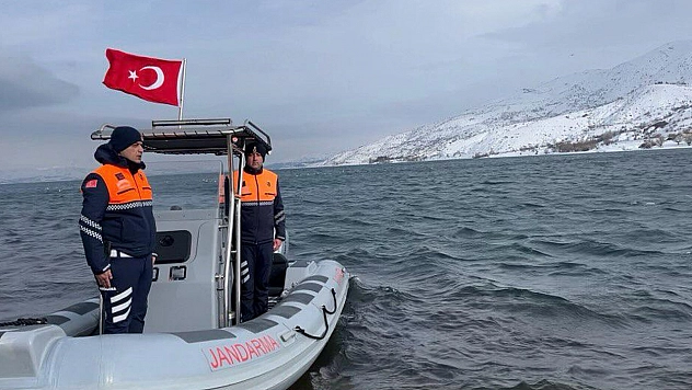 Hazar Gölü'nde Su Üstü Bot Tip-3 göreve başladı