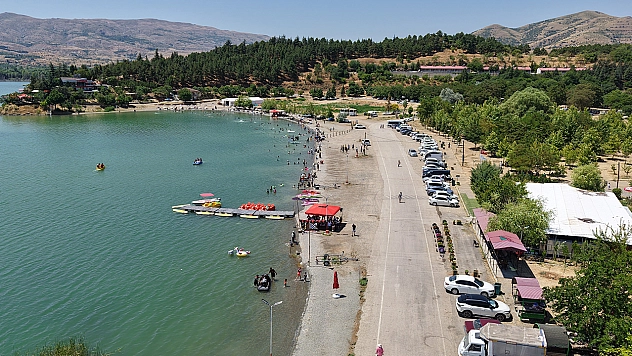 Hazar Gölü'nde tatil yoğunluğu