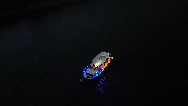 Hazar Gölü'nden gece görüntüleri büyüledi