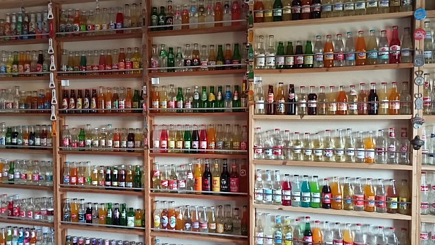 Hediye edilen gazoza yüzlercesini ilave ederek koleksiyon yaptı