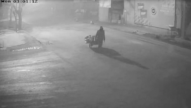 Hırsızlar bozuk ve hurda malzemelere dokunmayıp 250 bin liralık ürünü çaldı