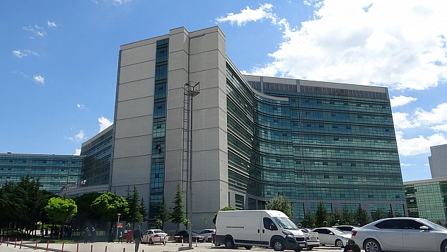 İki Aracın Karıştığı Kazada: 3 Kişi Yaralandı