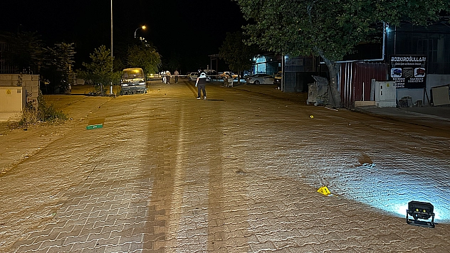 İki esnaf arasındaki tartışma silahlı kavgaya dönüştü: 13 yaralı