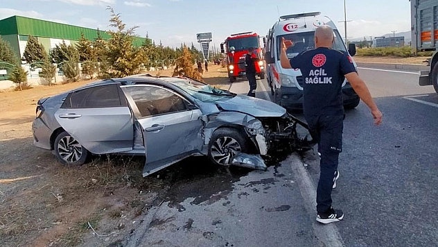 İki otomobilin karıştığı trafik kazasında 2 kişi yaralandı