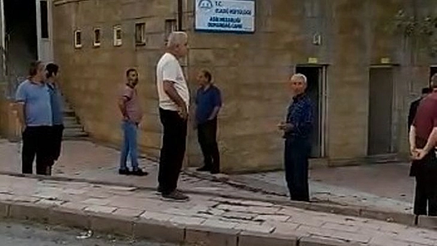 İmam camiye gelmeyince cemaat bayram namazı kılamadan geri döndü