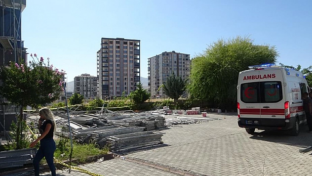 İnşaat İskelesi Çöktü! Ölü ve Yaralılar Var
