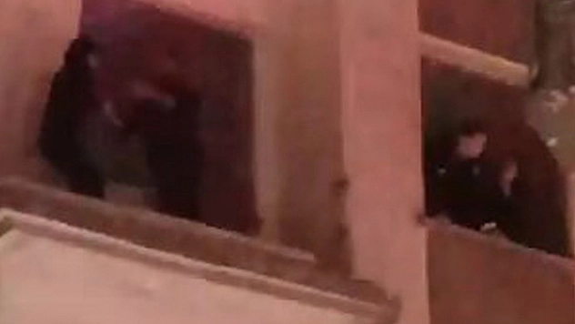 İntihara teşebbüs eden kadını itfaiye eri son anda kurtardı