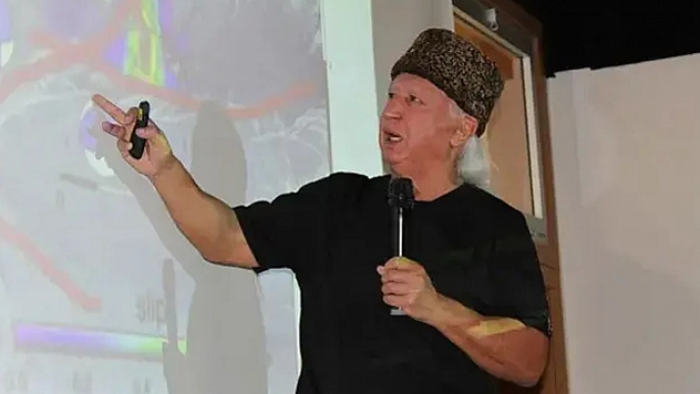 İşaret ettiği yer sallanan Şener Üşümezsoy bu kez o bölgeyi uyardı