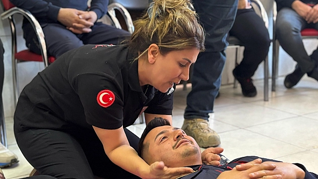 İtfaiye personeline ilk yardım eğitimi