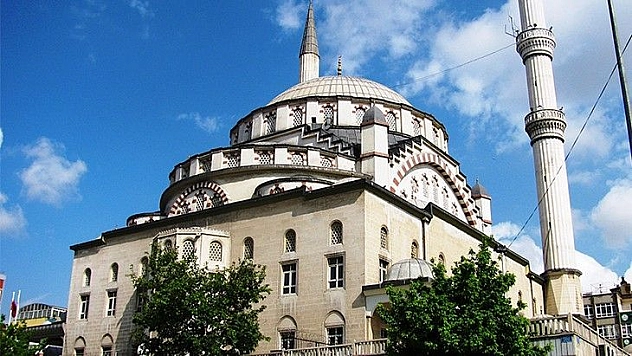 İzzetpaşa Vakfı :'Her Türlü Hizmet Vakfımız Tarafından Yapılmaktadır'